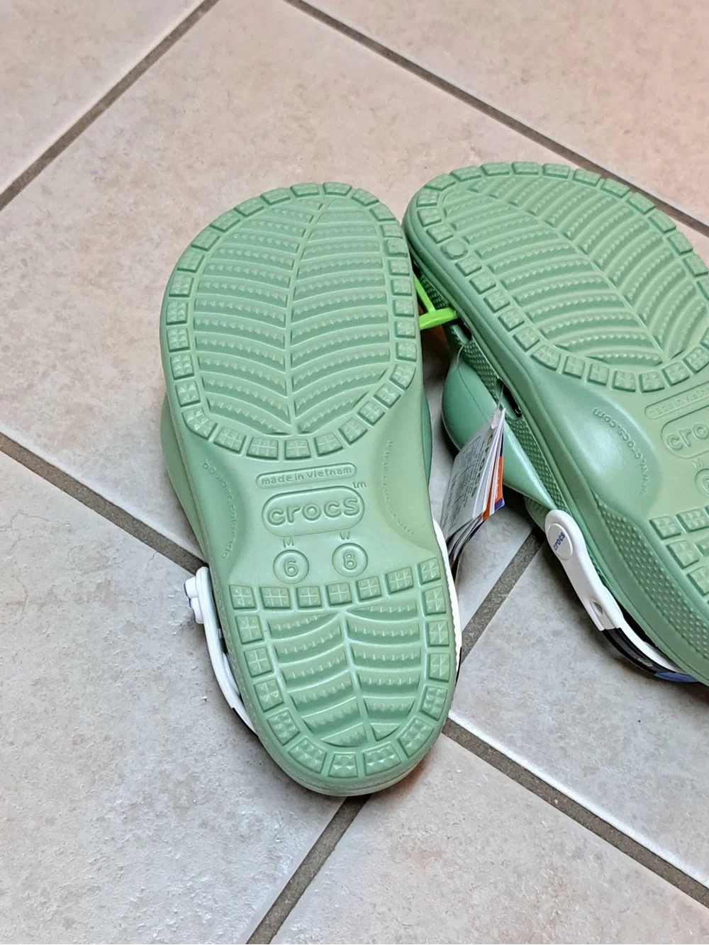 Crocs - SpongeBob SquarePants x Classic Clog 'Squidward' - Women's size 8